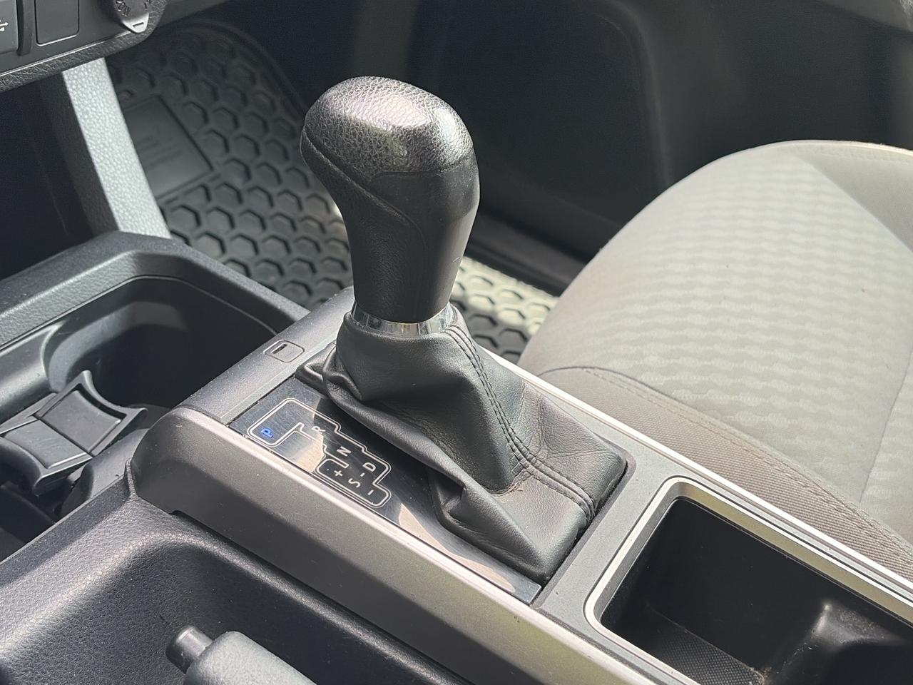 2022 Toyota Tacoma SR5, CLEAN CARFAX, 6' BOX, HEATED SEATS! Photo