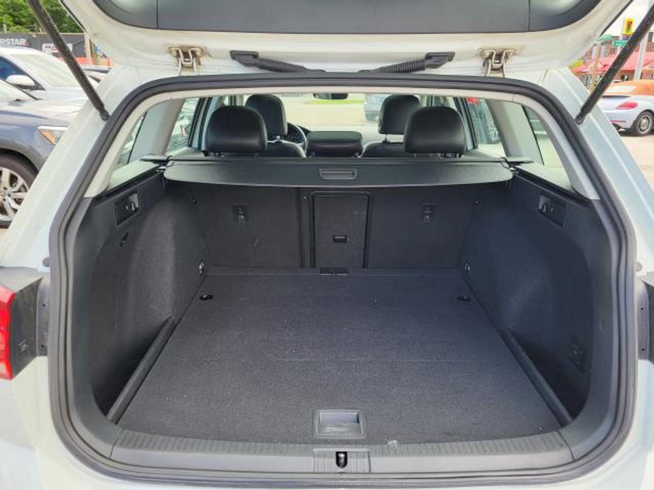 2019 Volkswagen Golf Sportwagen Highline 4motion Photo