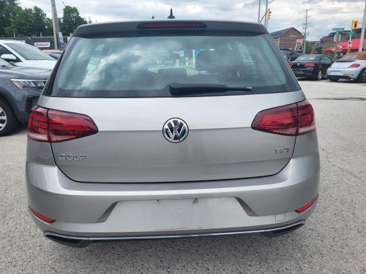 2018 Volkswagen Golf TRENDLINE Photo3