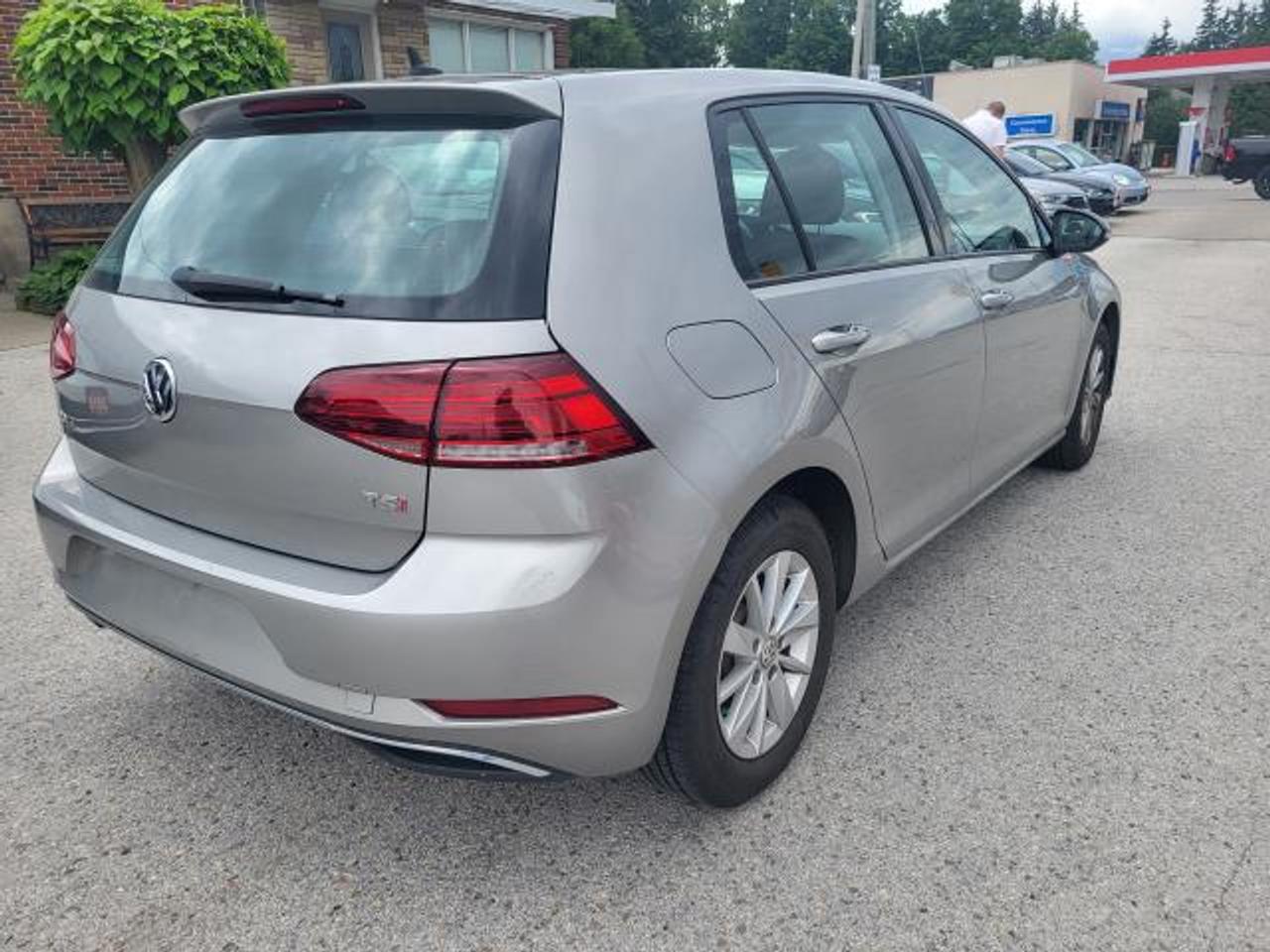 2018 Volkswagen Golf TRENDLINE Photo