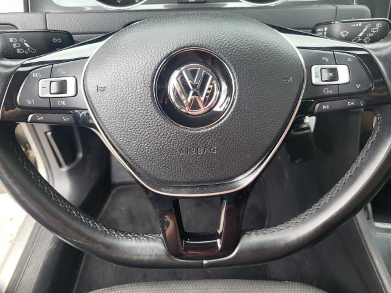 2018 Volkswagen Golf TRENDLINE Photo