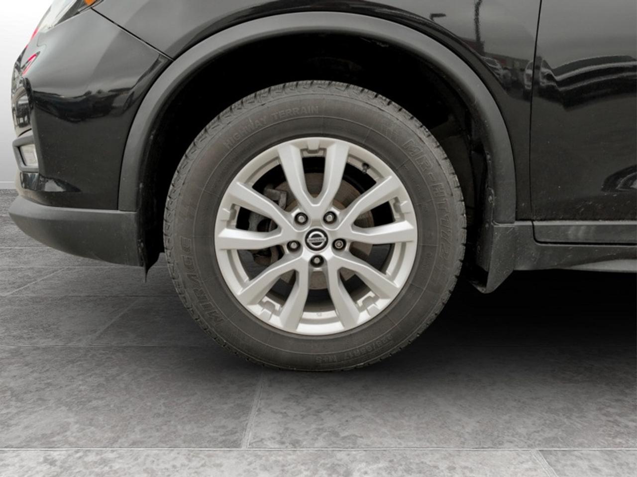 2018 Nissan Rogue SV Photo