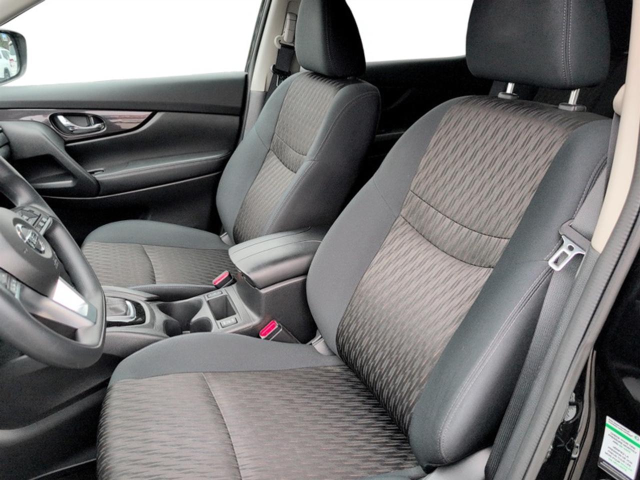 2018 Nissan Rogue SV Photo