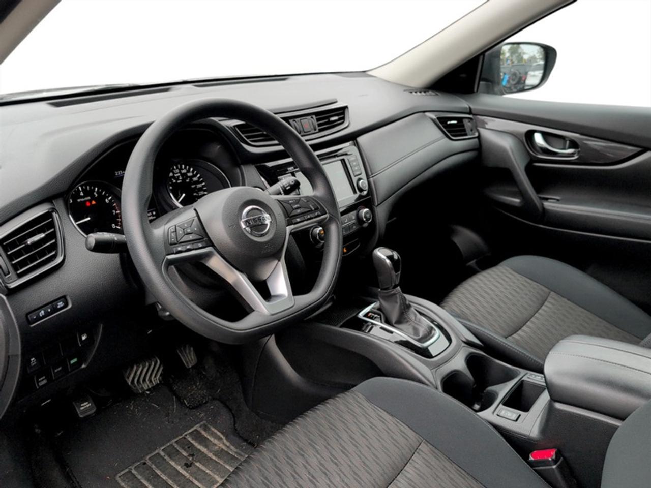 2018 Nissan Rogue SV Photo