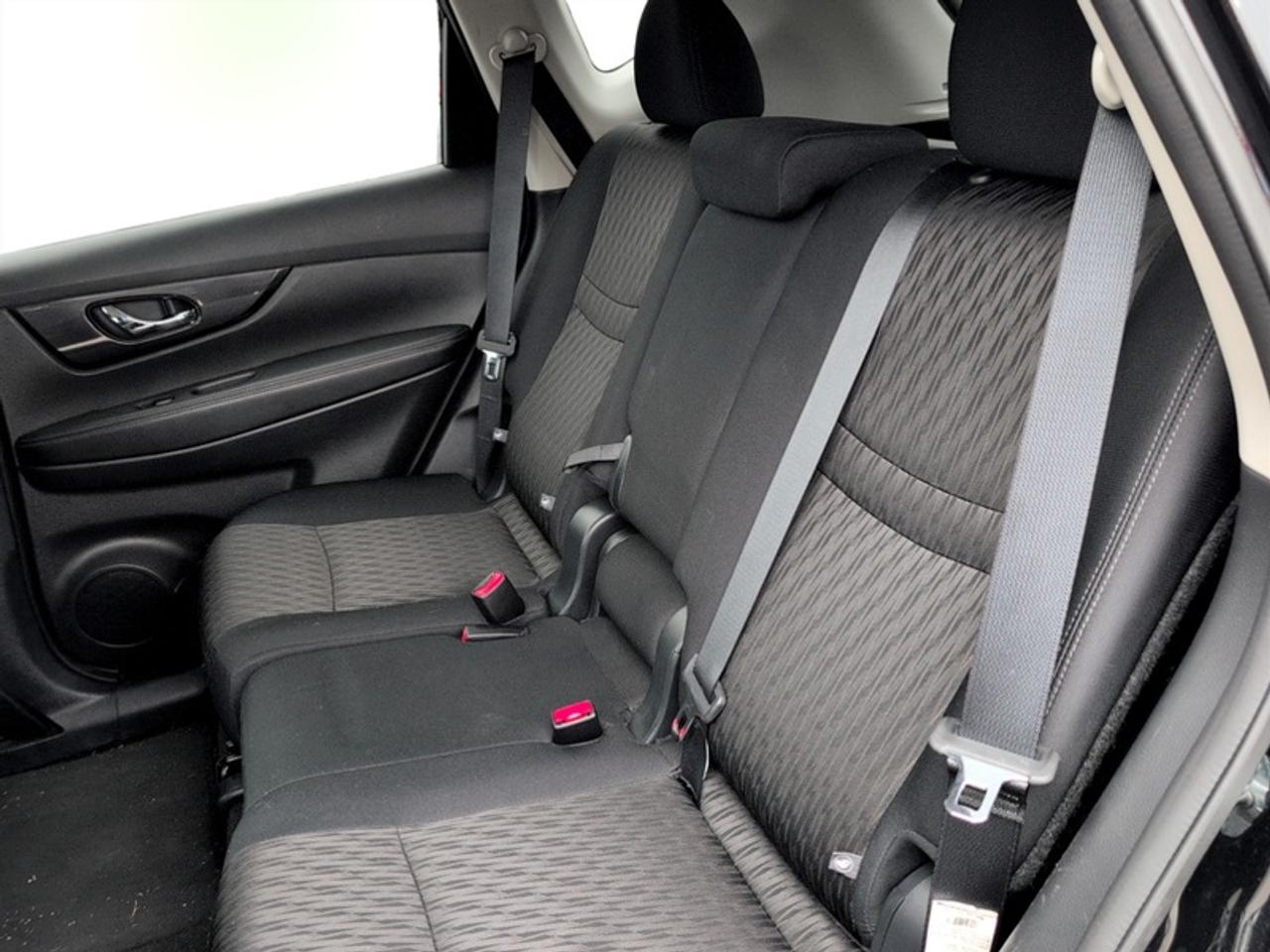 2018 Nissan Rogue SV Photo