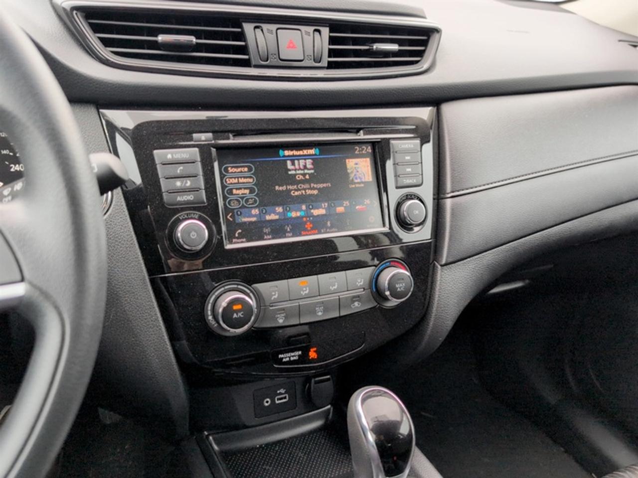 2018 Nissan Rogue SV Photo