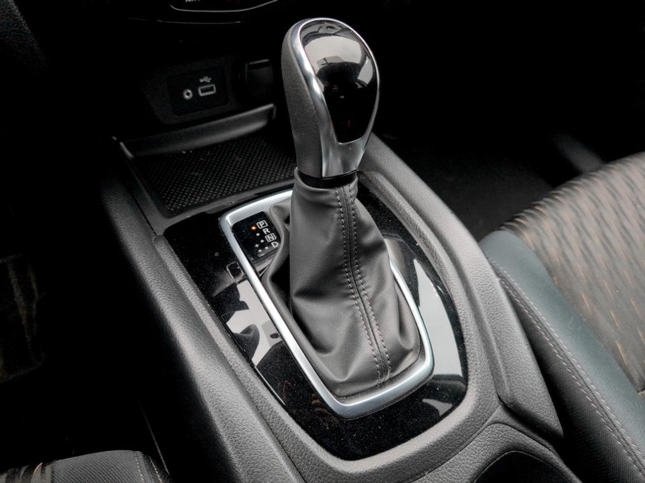 2018 Nissan Rogue SV Photo