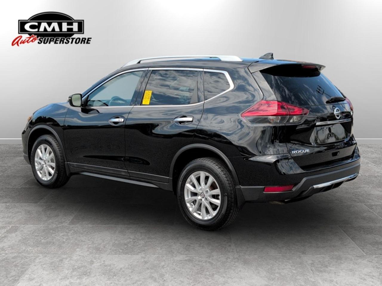 2018 Nissan Rogue SV  **LOW KMS - CLEAN CARFAX** Photo