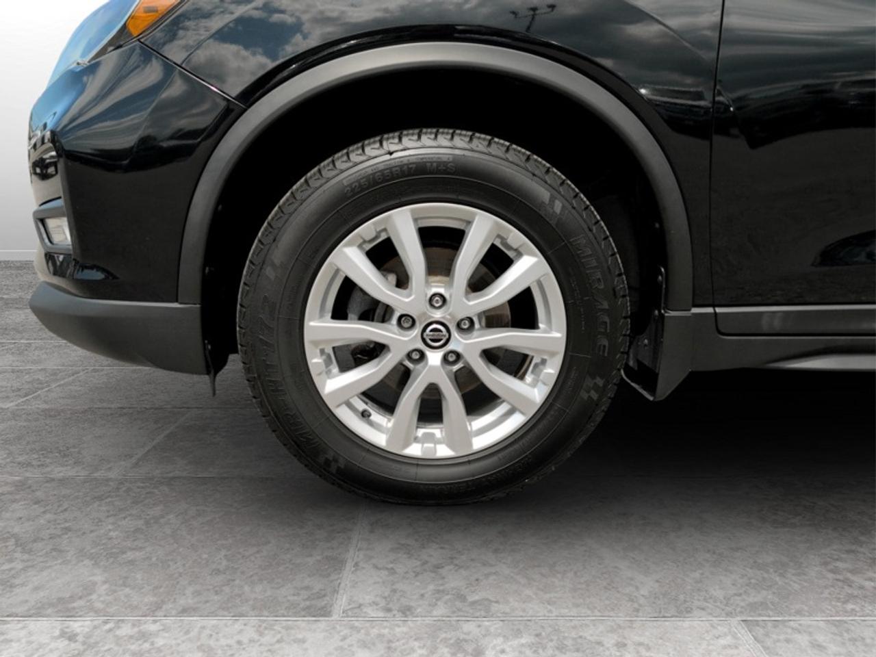 2018 Nissan Rogue SV  **LOW KMS - CLEAN CARFAX** Photo