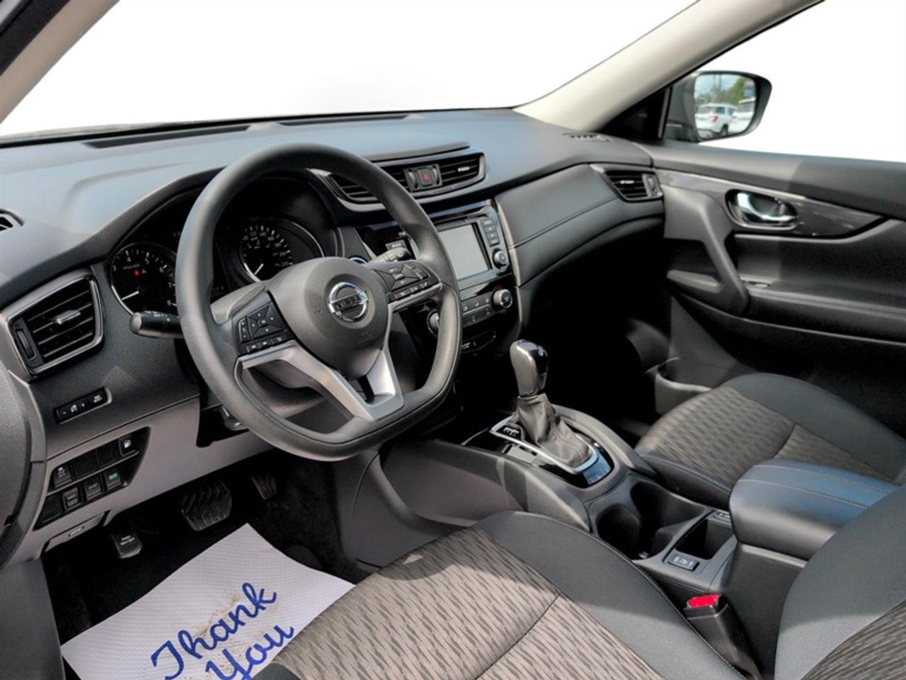 2018 Nissan Rogue SV  **LOW KMS - CLEAN CARFAX** Photo