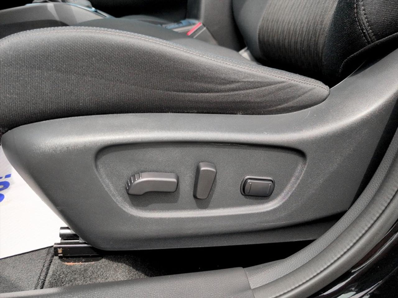 2018 Nissan Rogue SV  **LOW KMS - CLEAN CARFAX** Photo