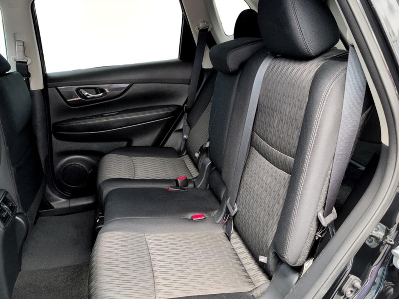 2018 Nissan Rogue SV  **LOW KMS - CLEAN CARFAX** Photo