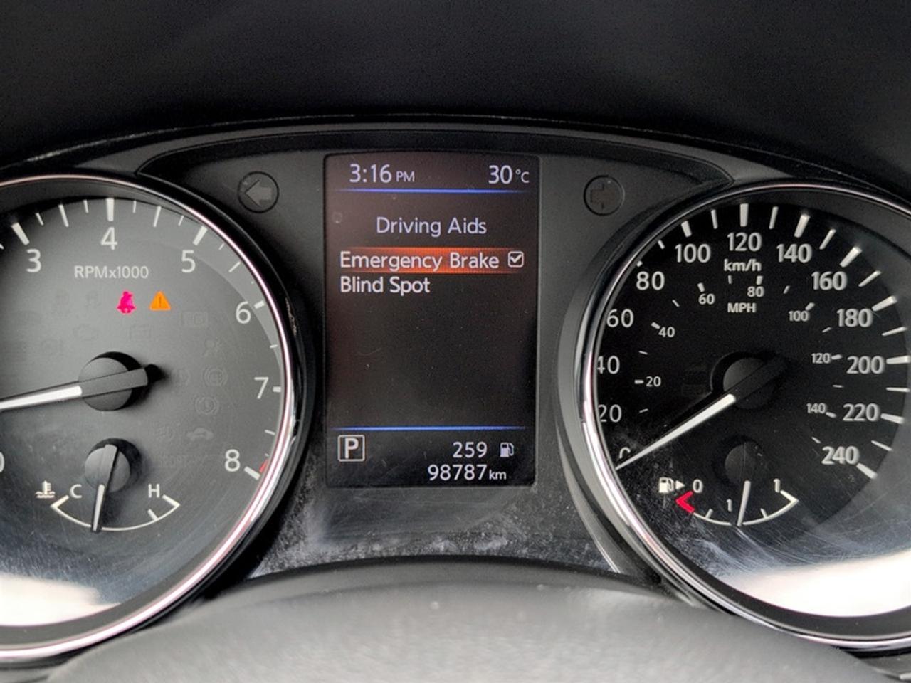 2018 Nissan Rogue SV  **LOW KMS - CLEAN CARFAX** Photo