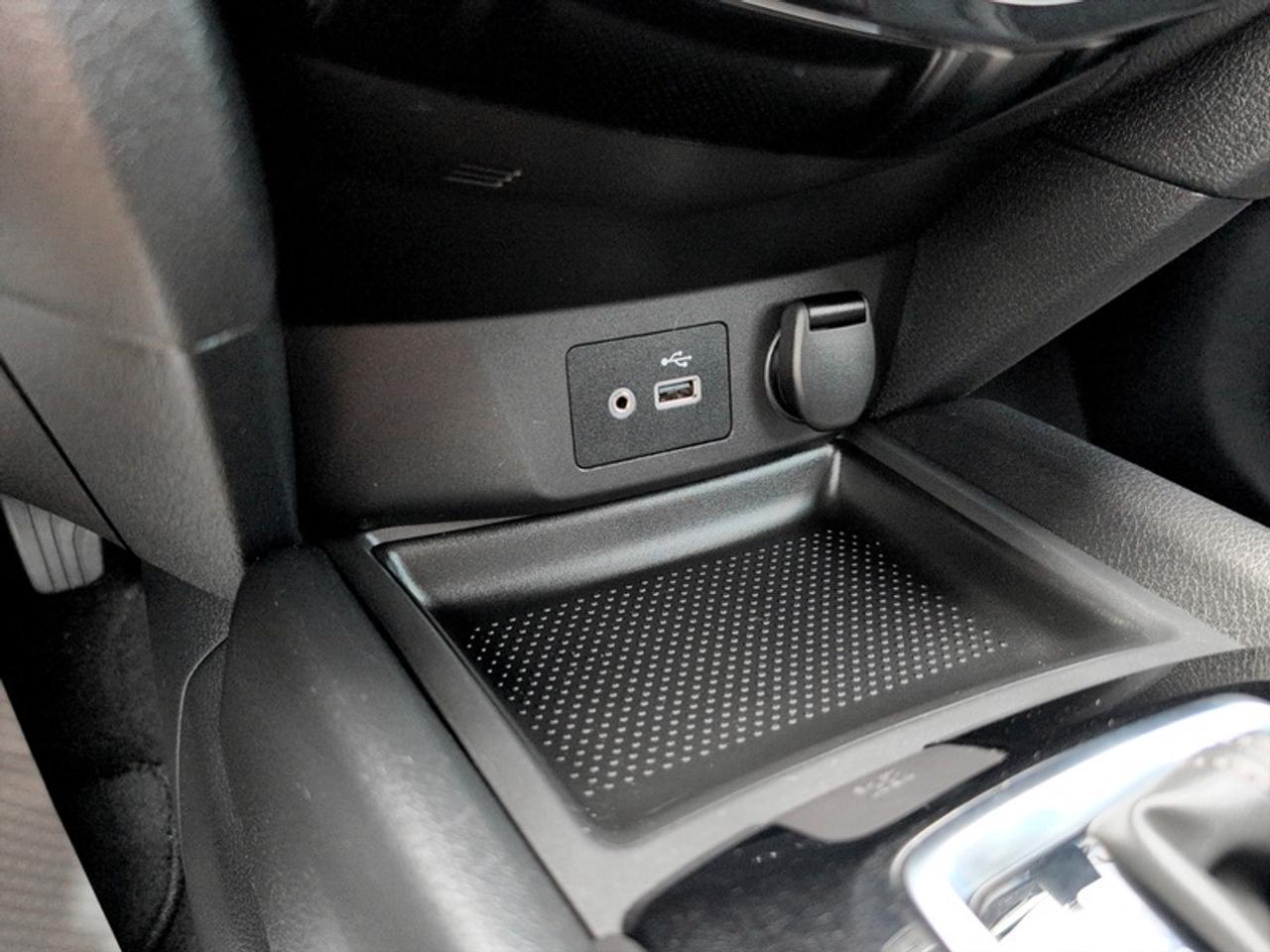 2018 Nissan Rogue SV  **LOW KMS - CLEAN CARFAX** Photo