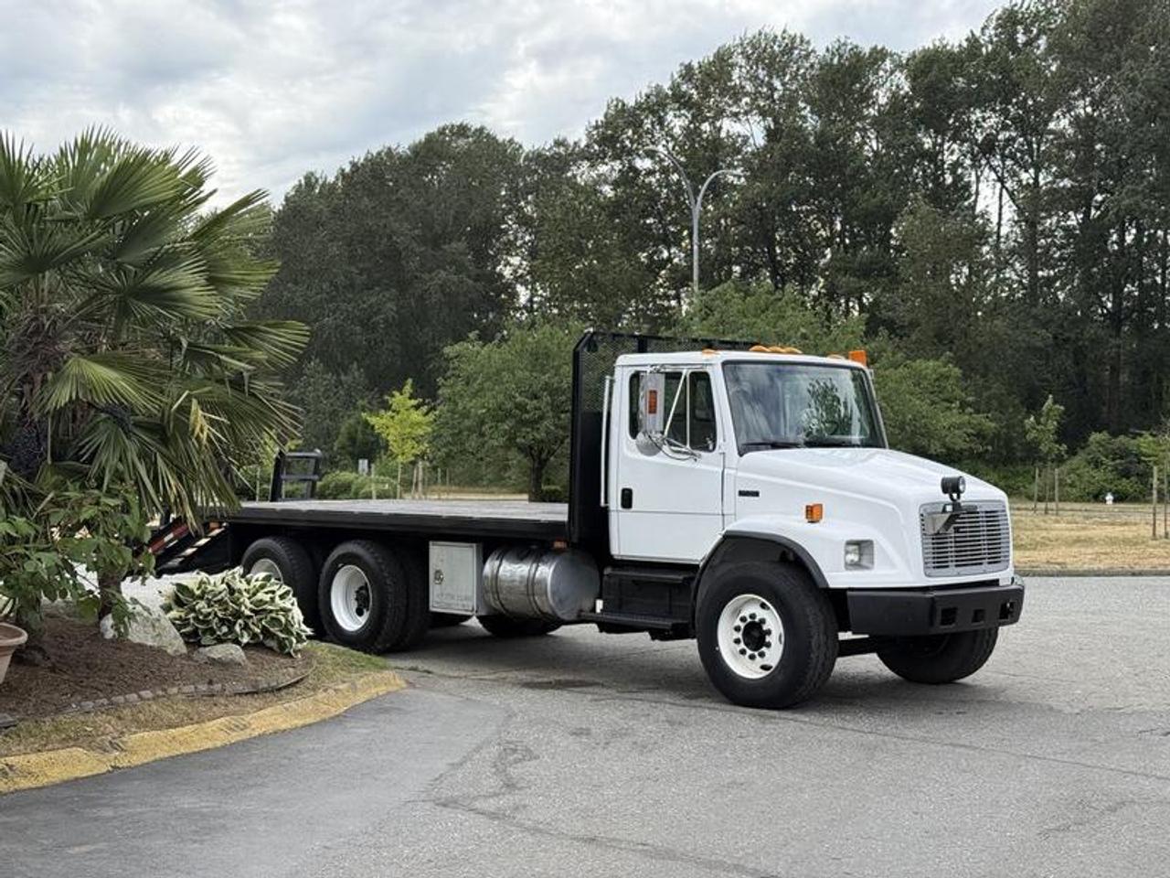Used 1998 Freightliner FL80 Tandem Axle 18-Foot Flat Deck Truck with Ramps for sale in Burnaby, BC