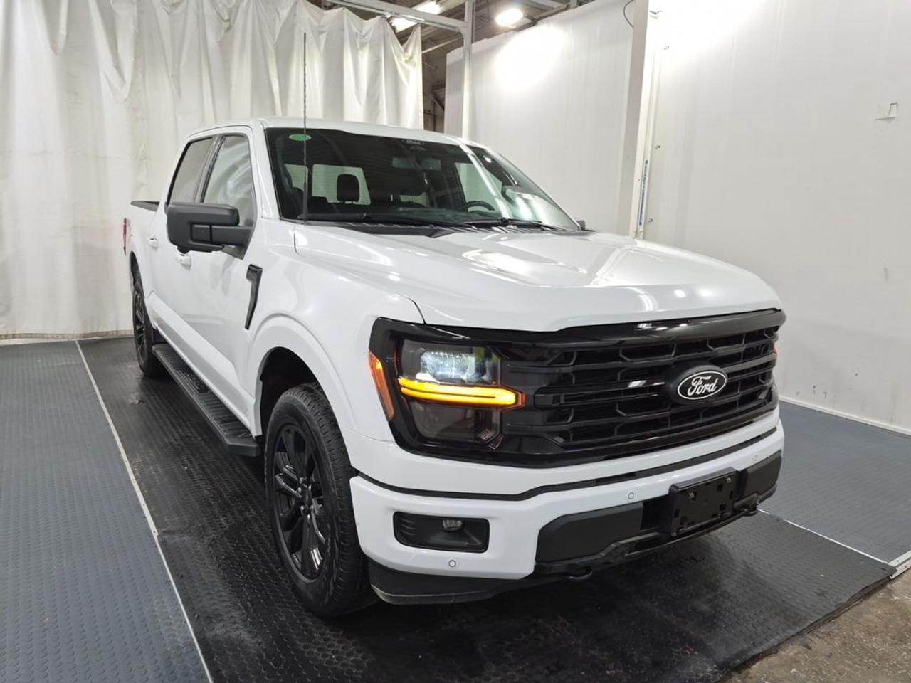 2024 Ford F-150 XLT Photo2