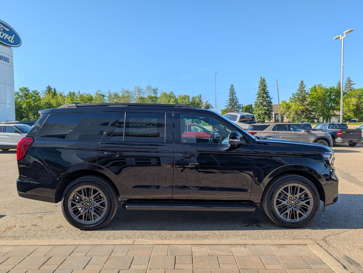 2026 Ford Expedition Platinum Photo4