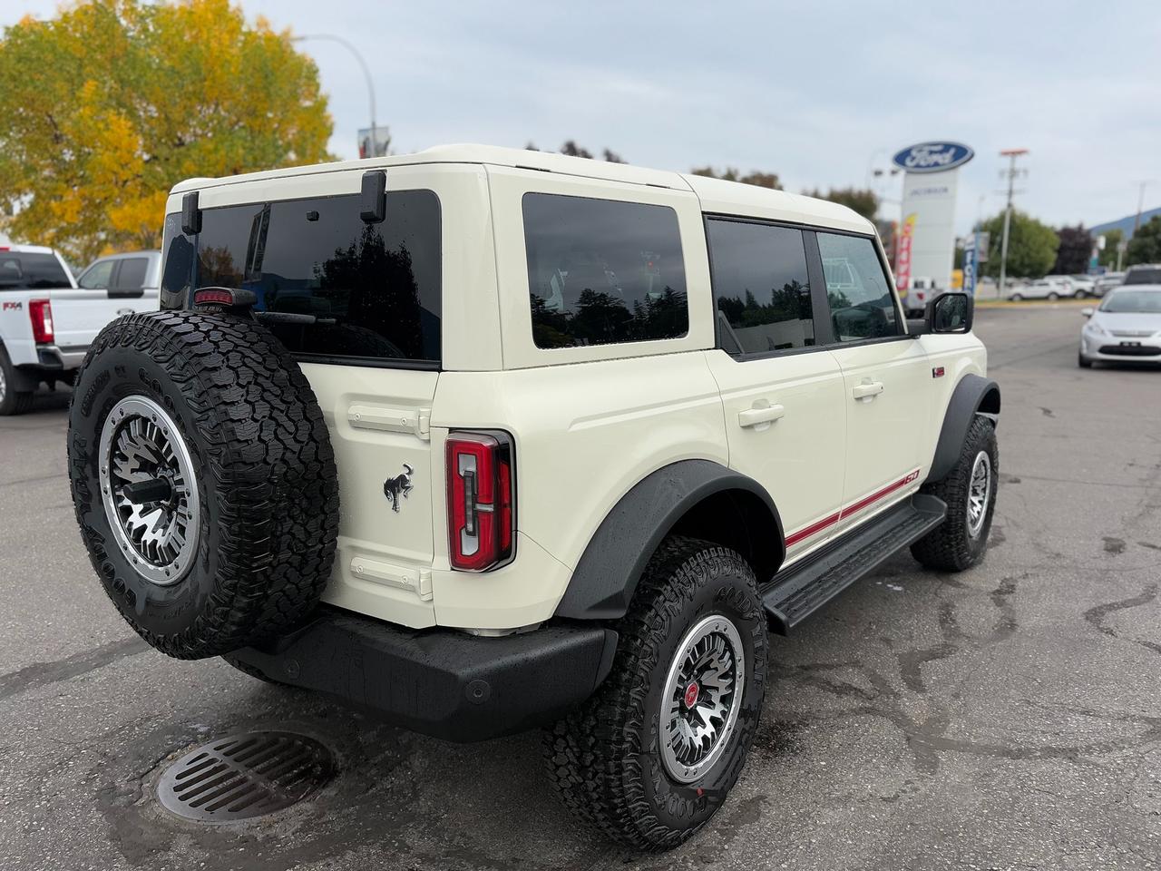 2026 Ford Bronco Outer Banks Photo4