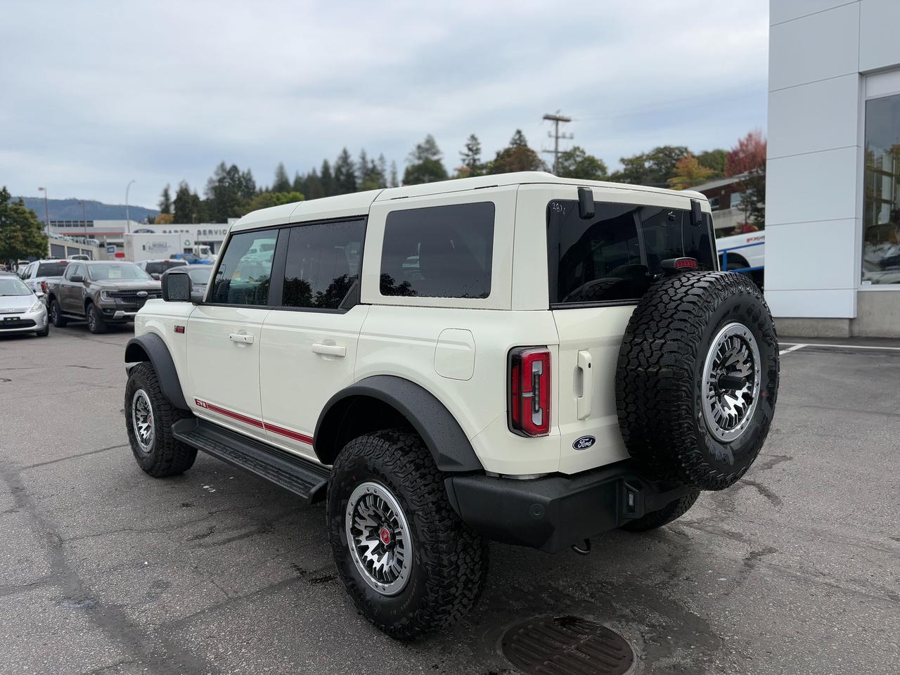 2026 Ford Bronco Outer Banks Photo2