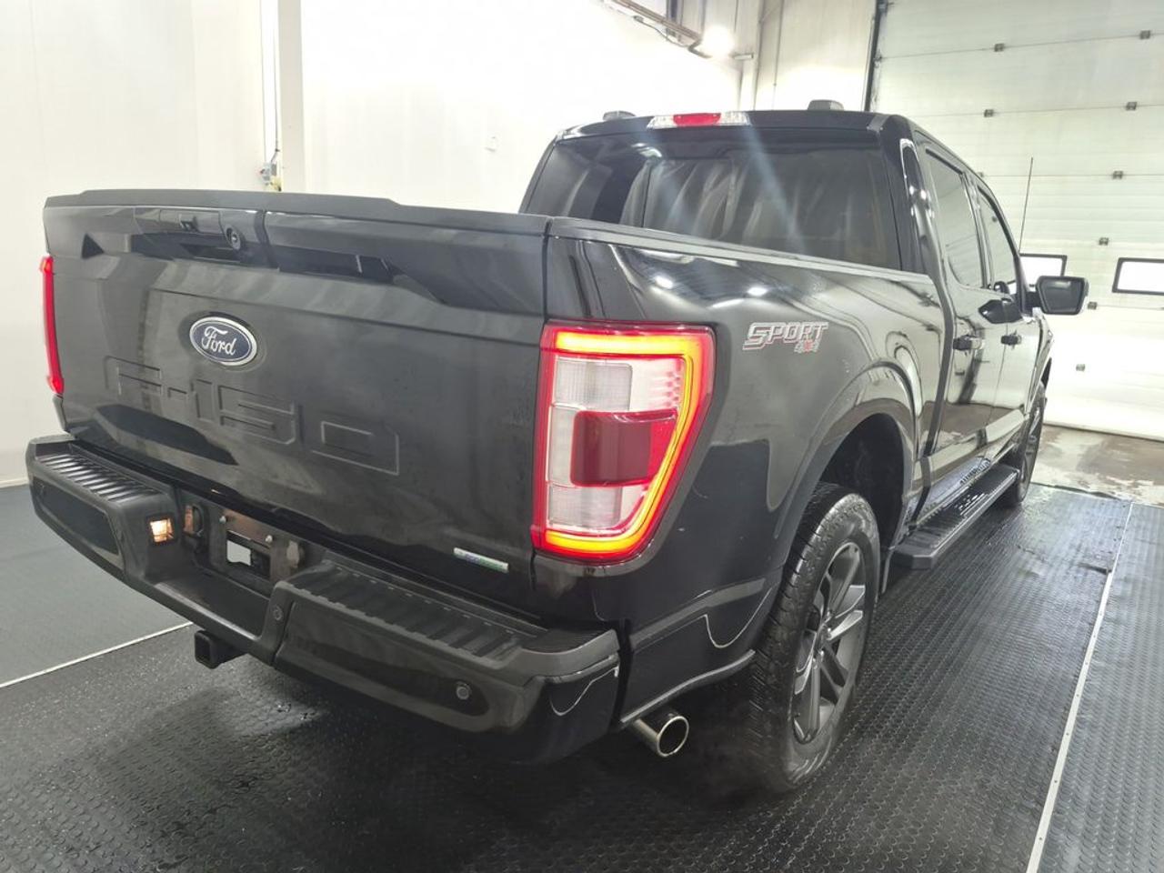 2023 Ford F-150 Lariat Photo2