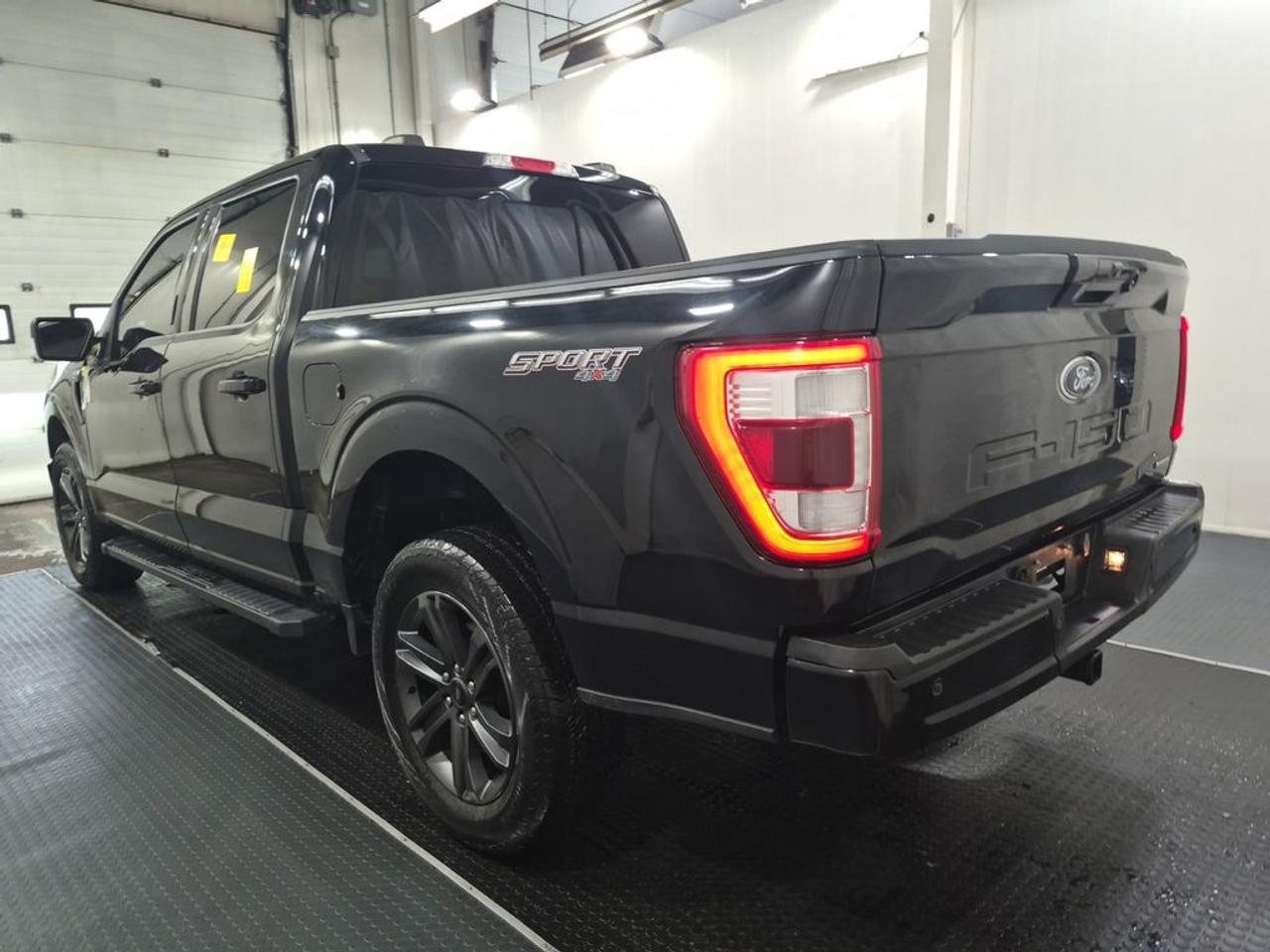 2023 Ford F-150 Lariat Photo3