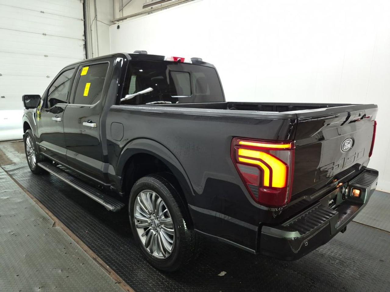 2024 Ford F-150 Platinum Photo3