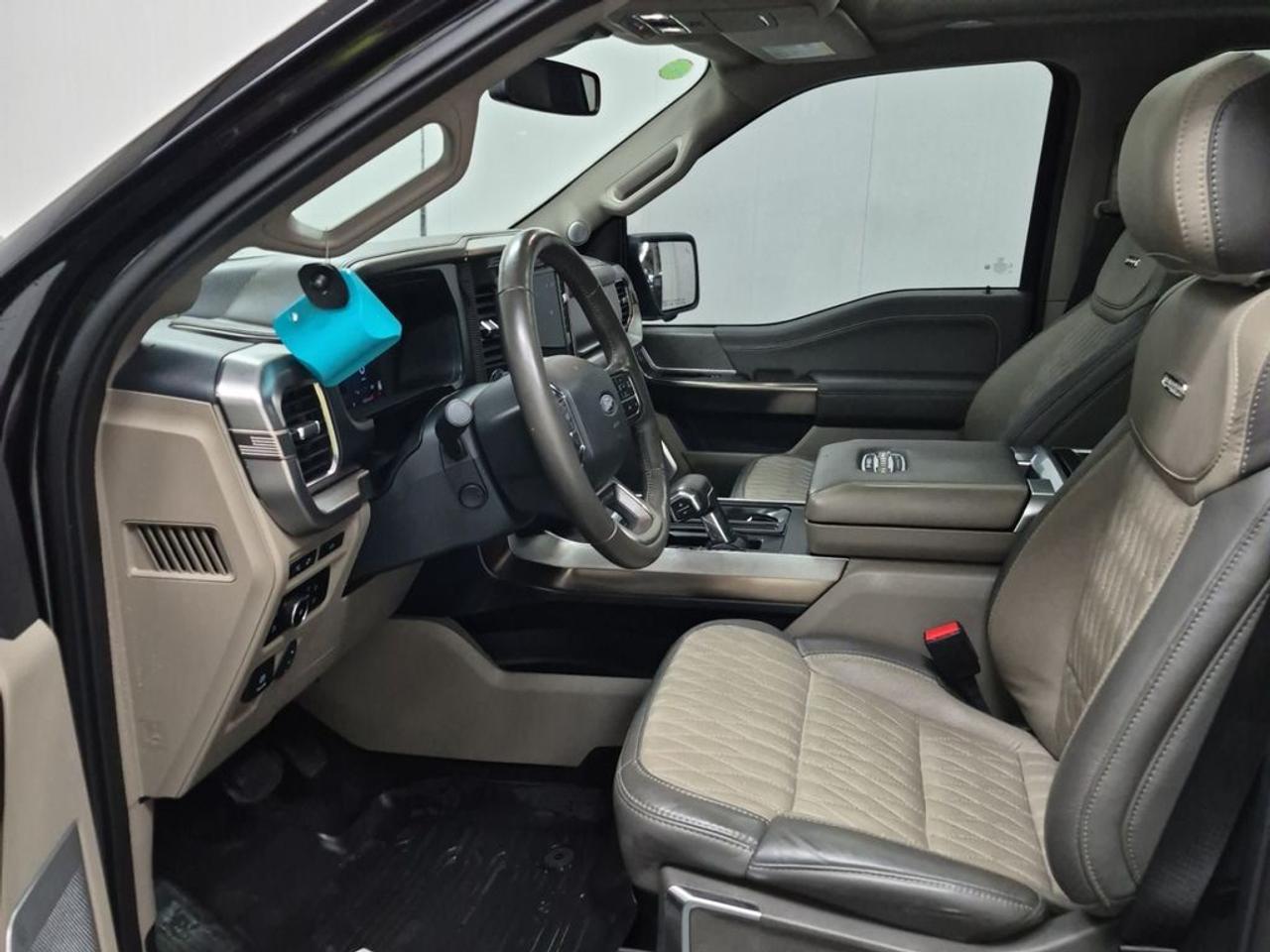 2024 Ford F-150 Platinum Photo4