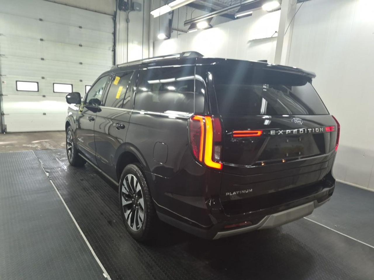 2025 Ford Expedition Platinum Photo3