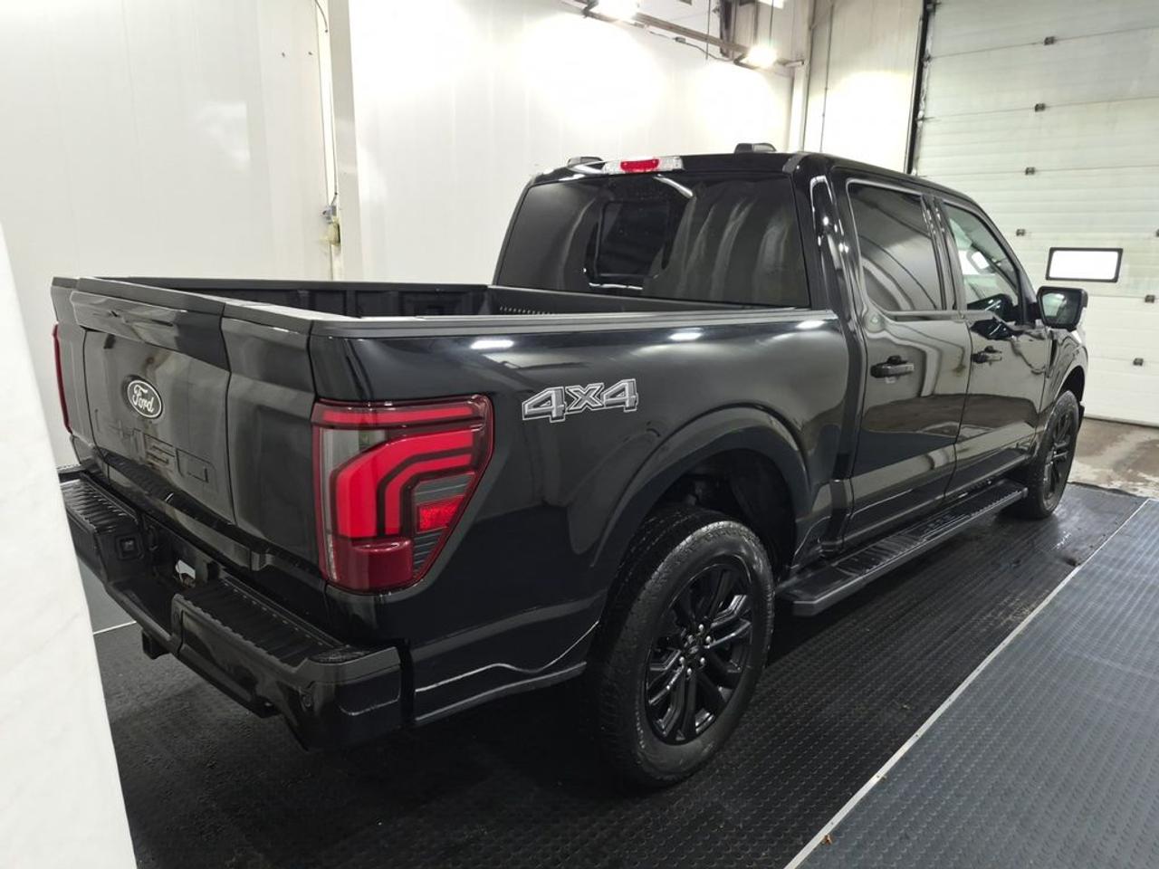 2024 Ford F-150 Lariat Photo2