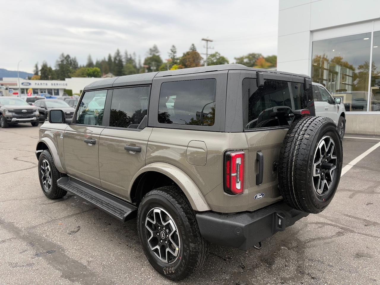 2026 Ford Bronco Outer Banks Photo2
