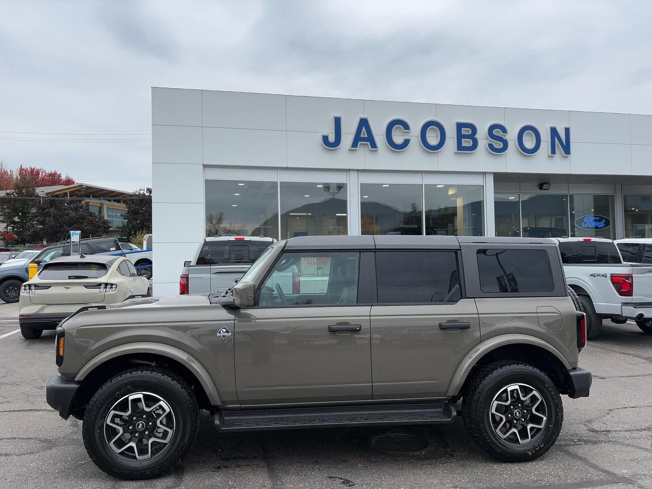 2026 Ford Bronco Outer Banks Photo1