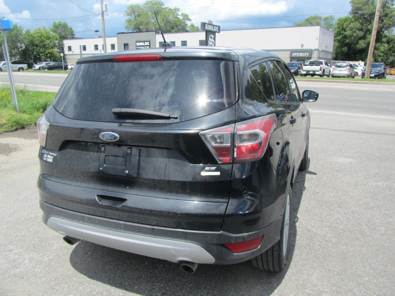 2017 Ford Escape SE FWD Photo