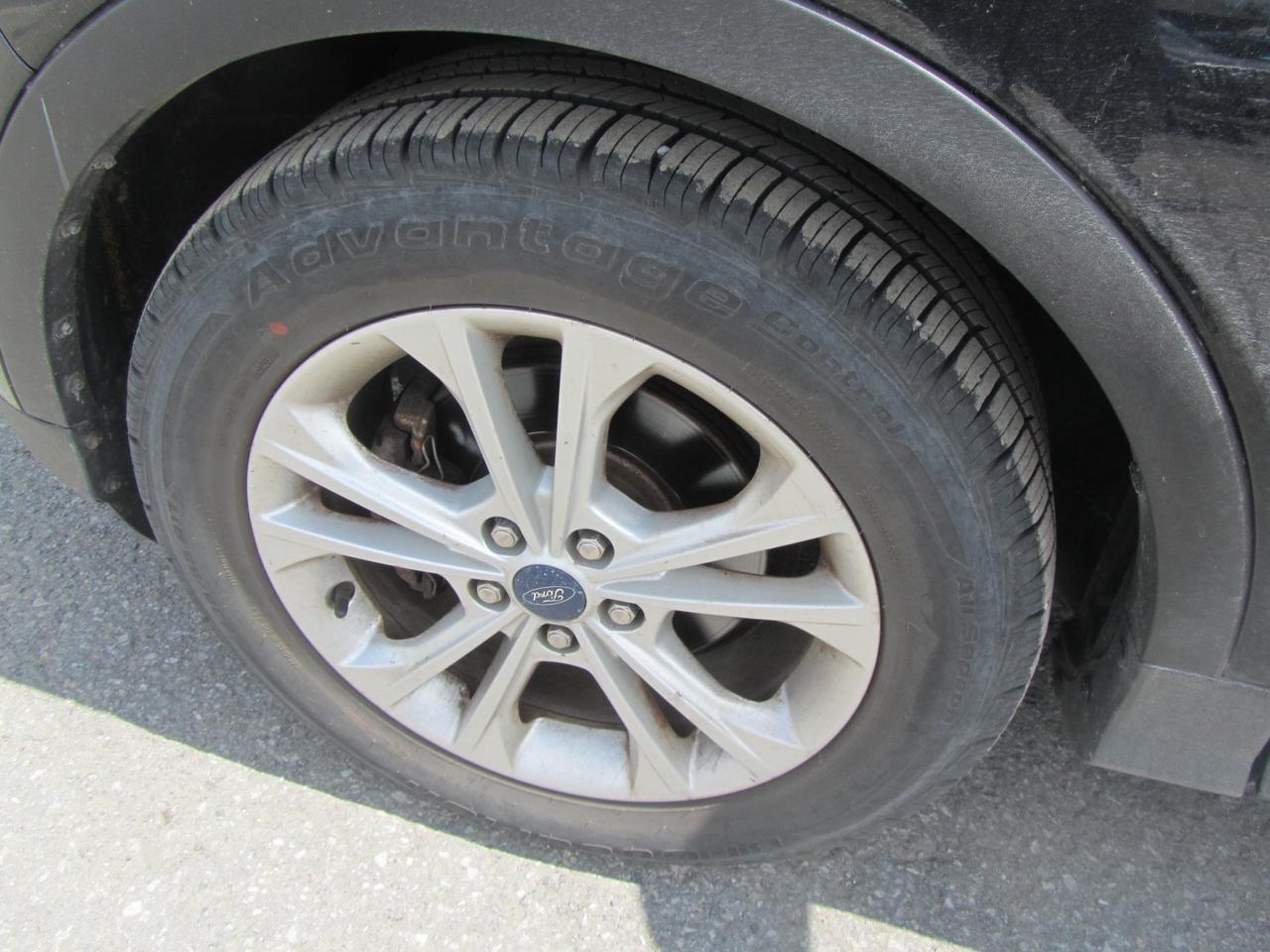 2017 Ford Escape SE FWD Photo