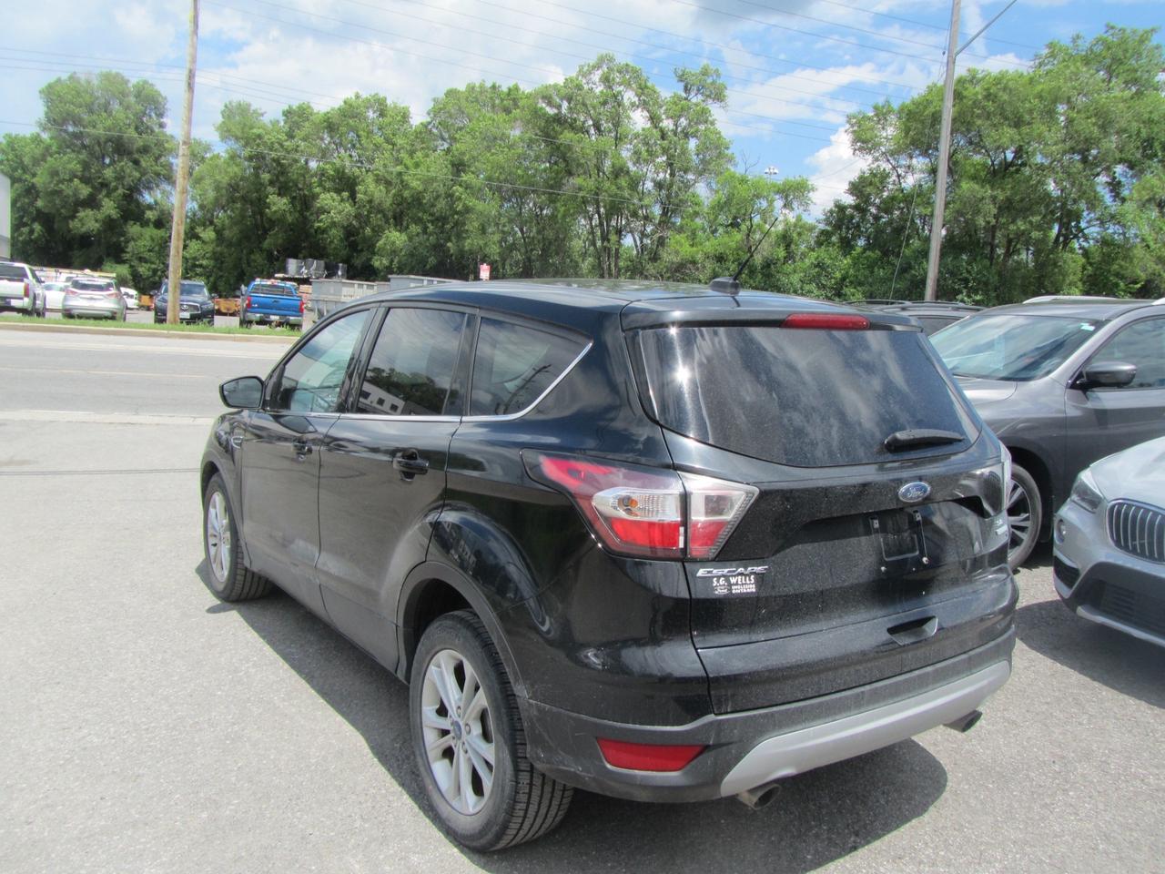 2017 Ford Escape SE FWD Photo