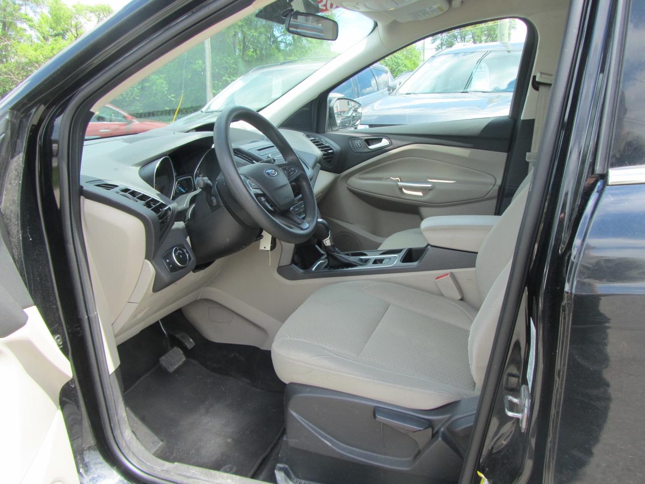 2017 Ford Escape SE FWD Photo