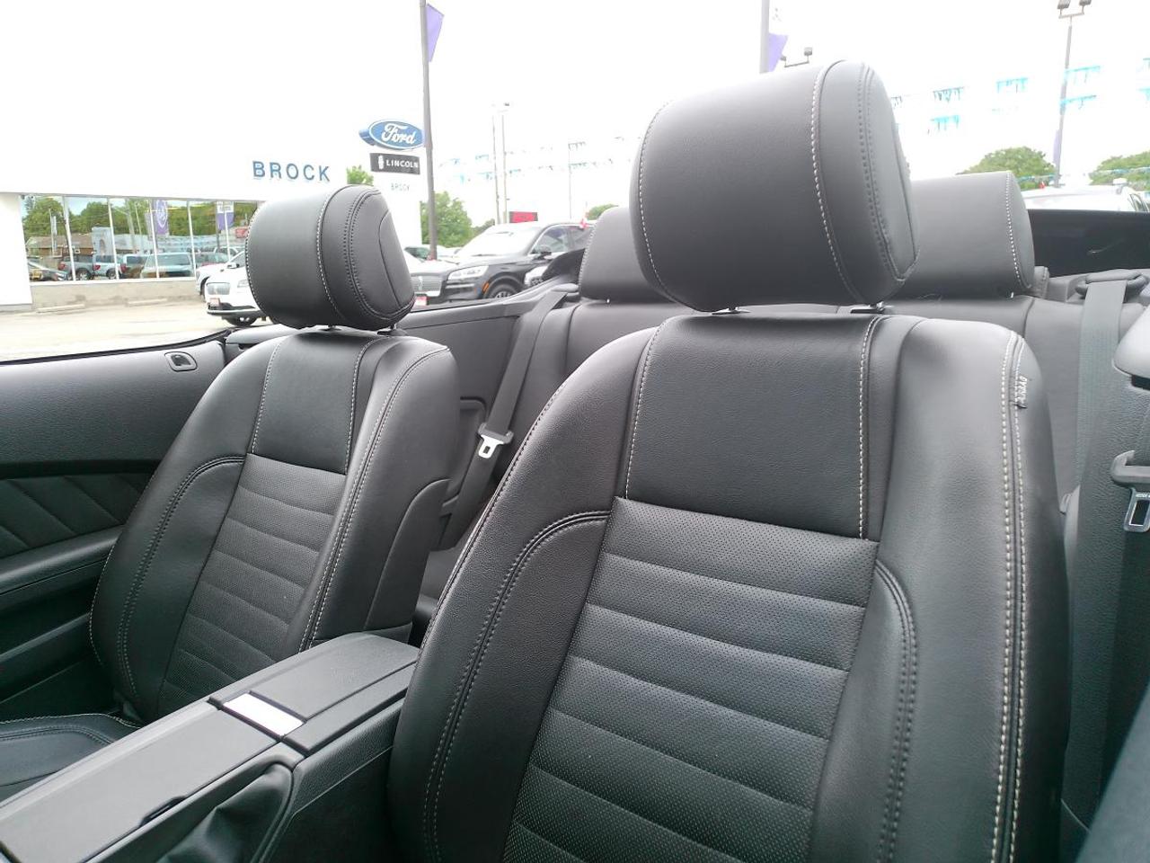 2014 Ford Mustang 2DR CONV V6 PREMIUM Photo2