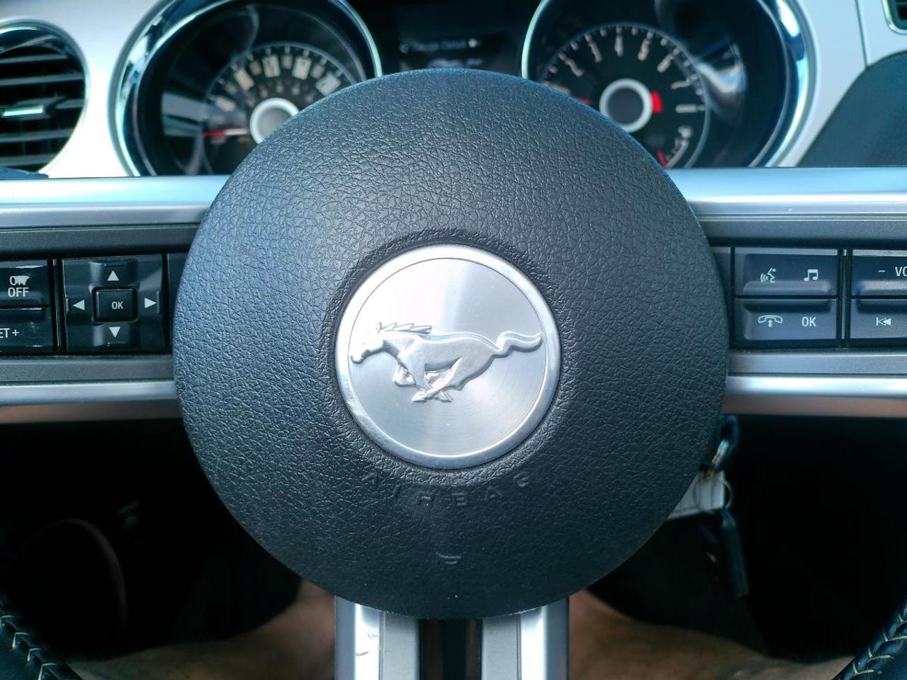 2014 Ford Mustang 2DR CONV V6 PREMIUM Photo