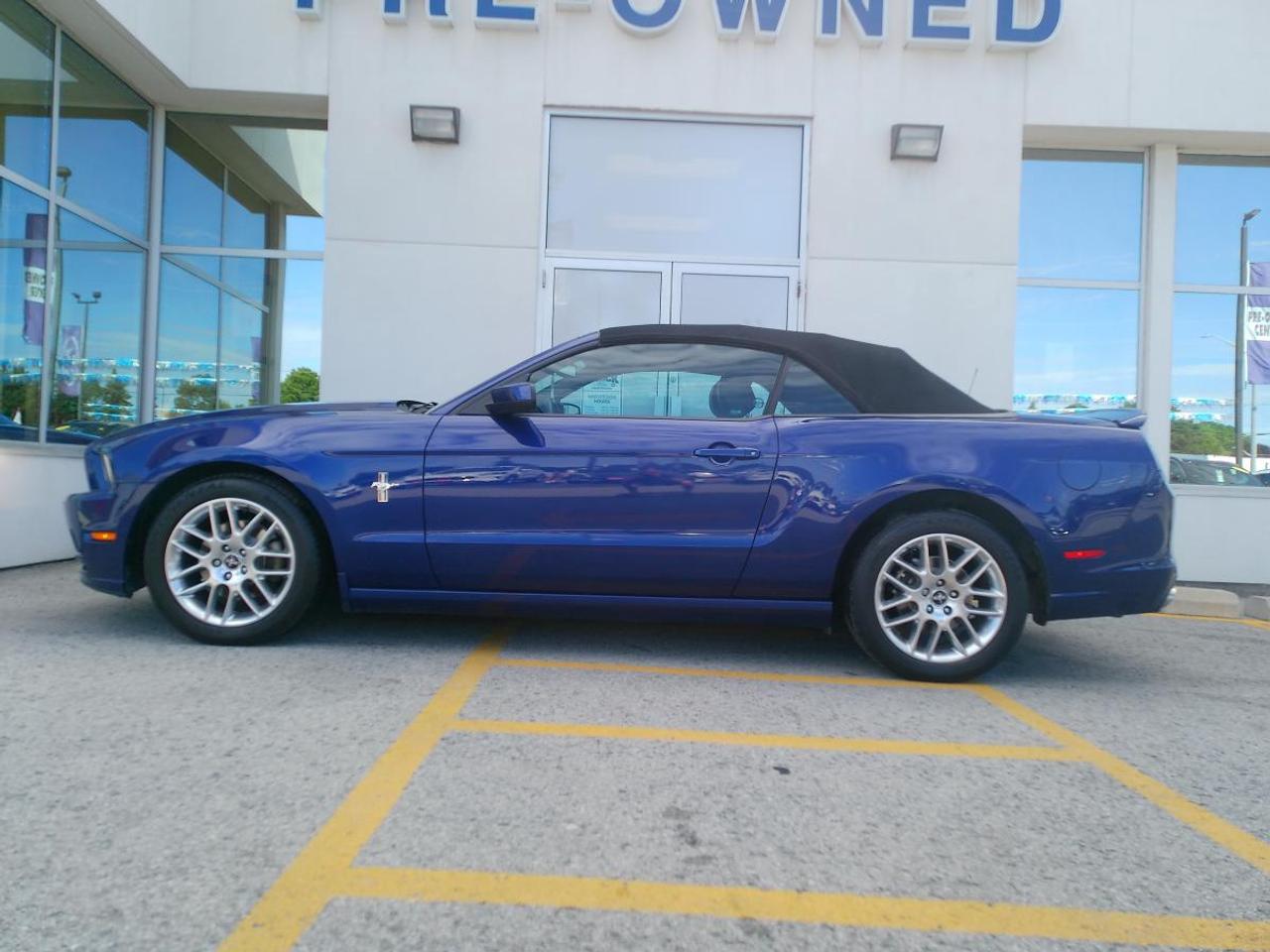 2014 Ford Mustang 2DR CONV V6 PREMIUM Photo