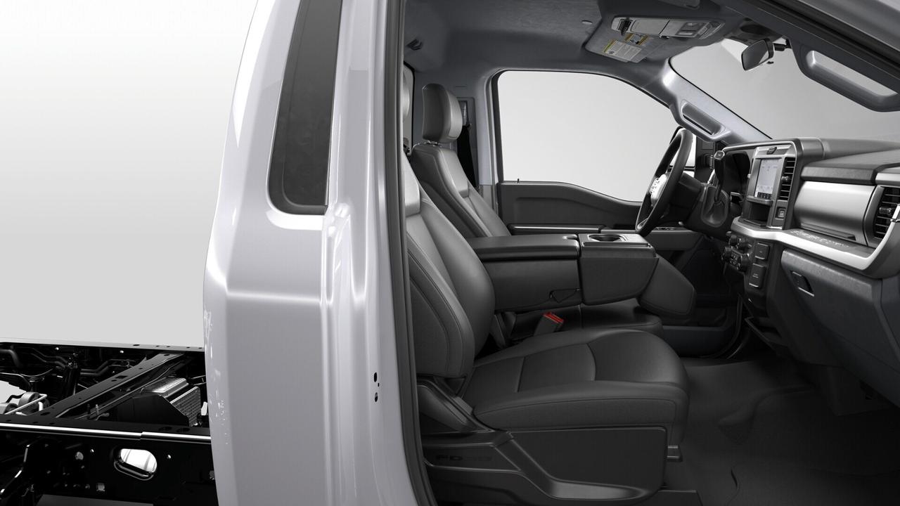 2026 Ford Super Duty F-600 DRW XLT Photo