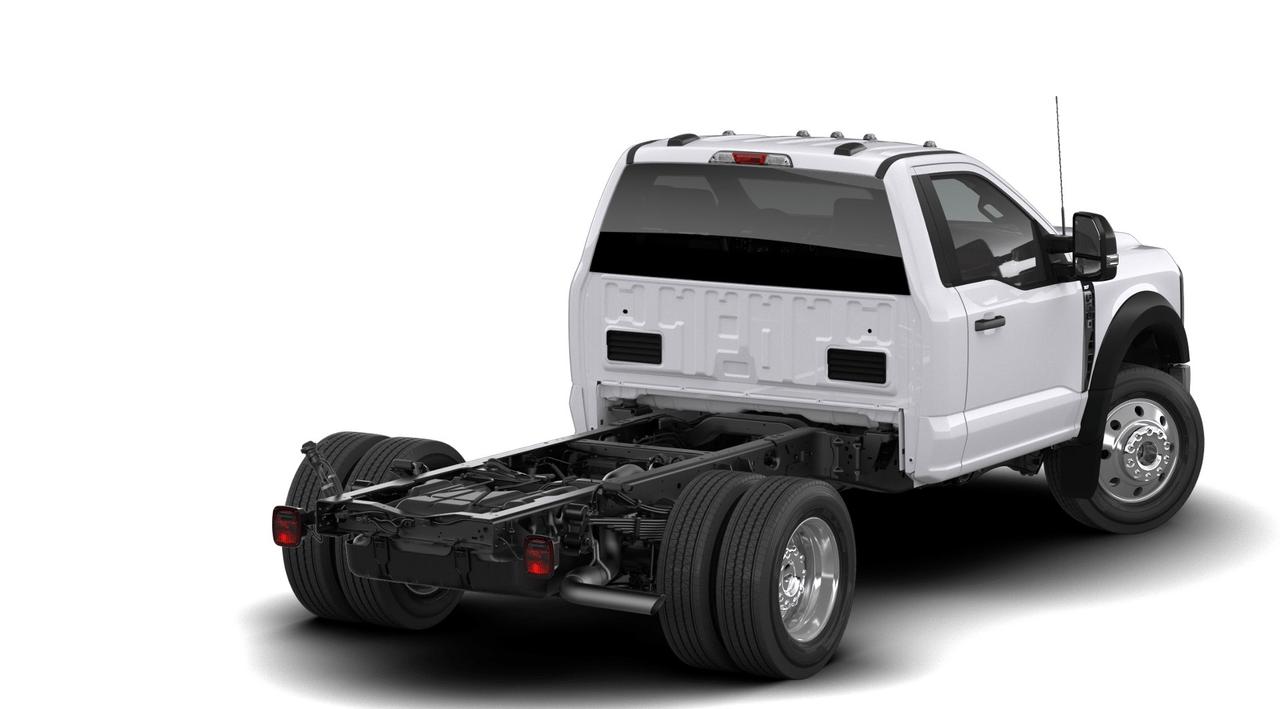 2026 Ford Super Duty F-600 DRW XLT Photo
