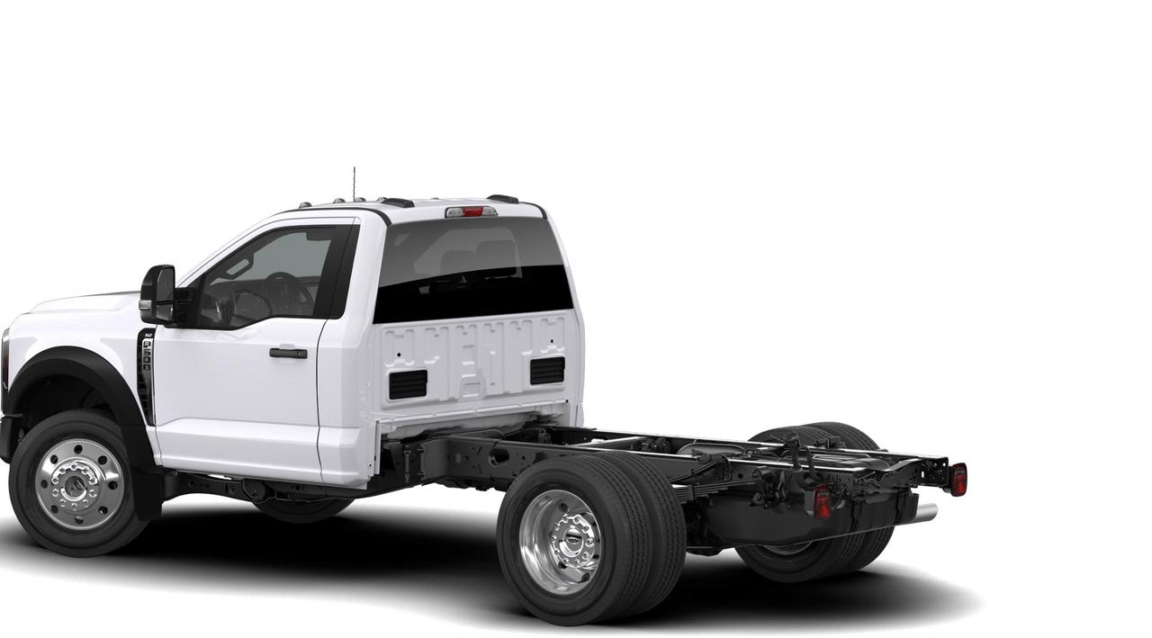 2026 Ford Super Duty F-600 DRW XLT Photo