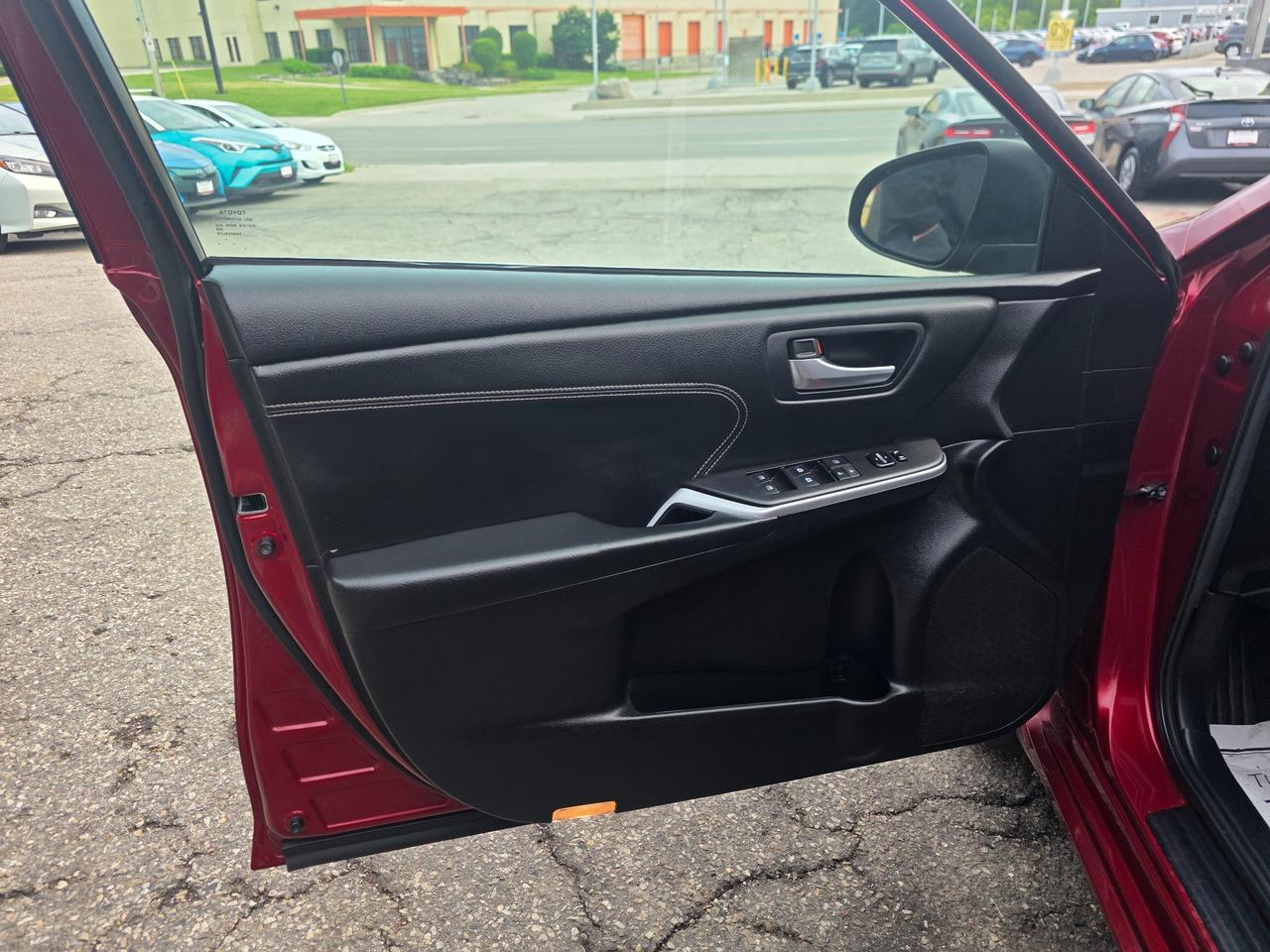 2015 Toyota Camry HYBRID XLE HYBRID | Accident Free | Leather | Sunroof | JBL | NAVI Photo