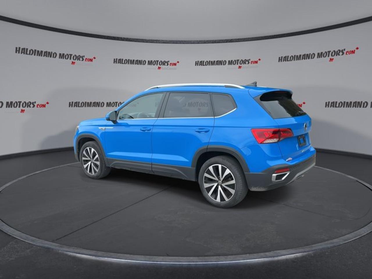 2023 Volkswagen Taos Comfortline 4WD | No Accidents | Leather Seats | Heated Steering Photo
