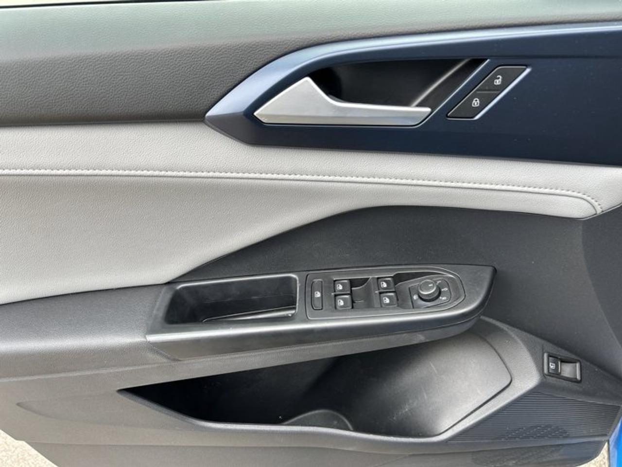 2023 Volkswagen Taos Comfortline 4WD | No Accidents | Leather Seats | Heated Steering Photo