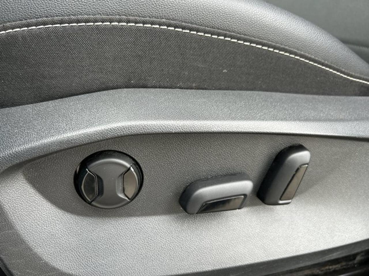 2023 Volkswagen Taos Comfortline 4WD | No Accidents | Leather Seats | Heated Steering Photo