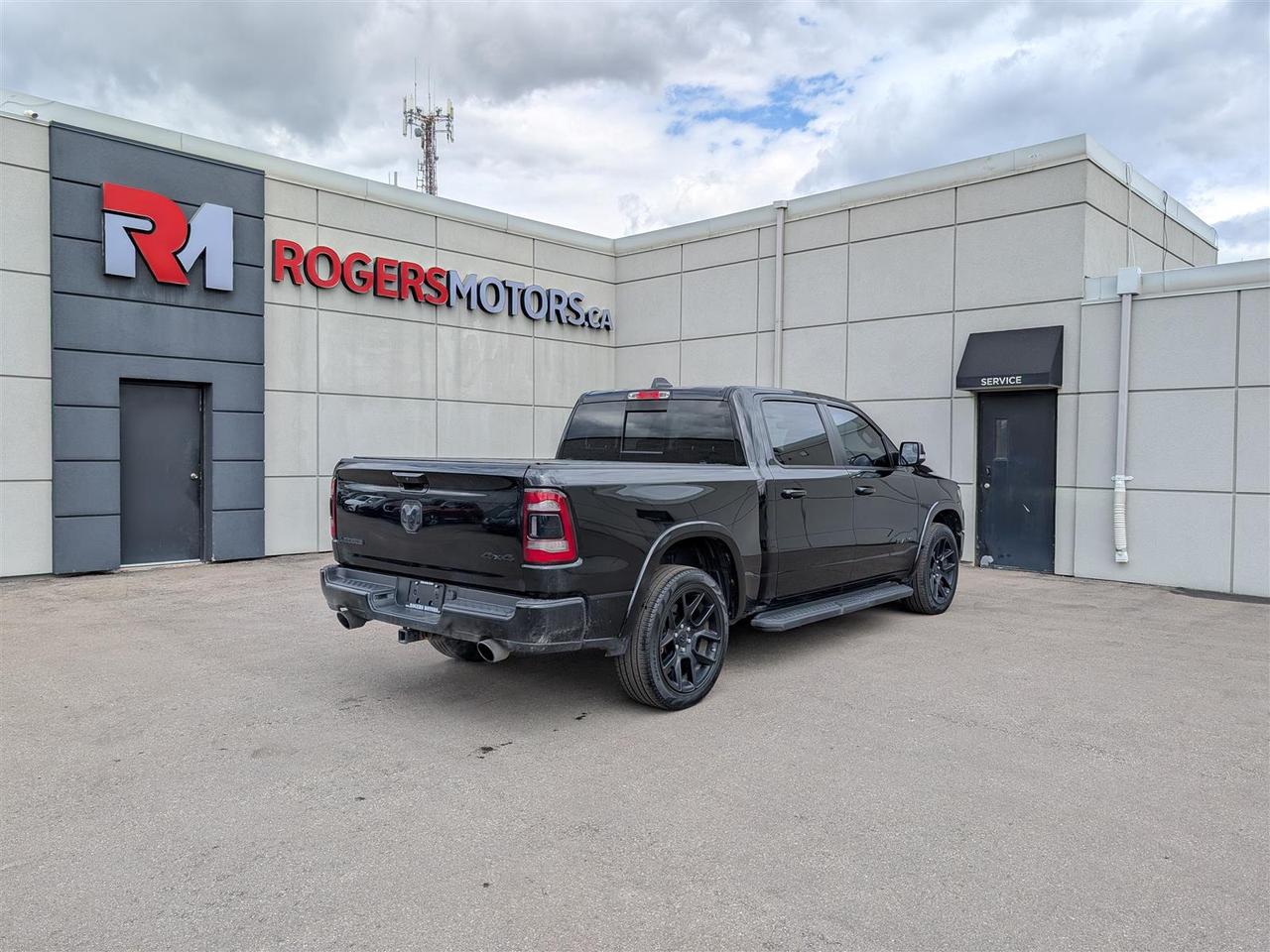 2022 RAM 1500 LARAMIE 4X4 - NAVI - CREW CAB - TECH FEATS Photo