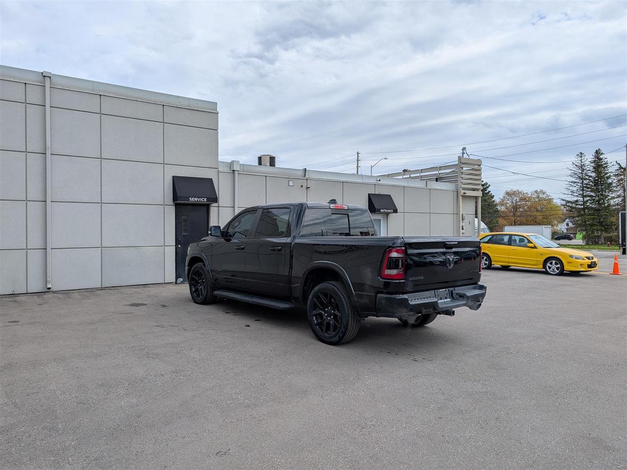 2022 RAM 1500 LARAMIE 4X4 - NAVI - CREW CAB - TECH FEATS Photo