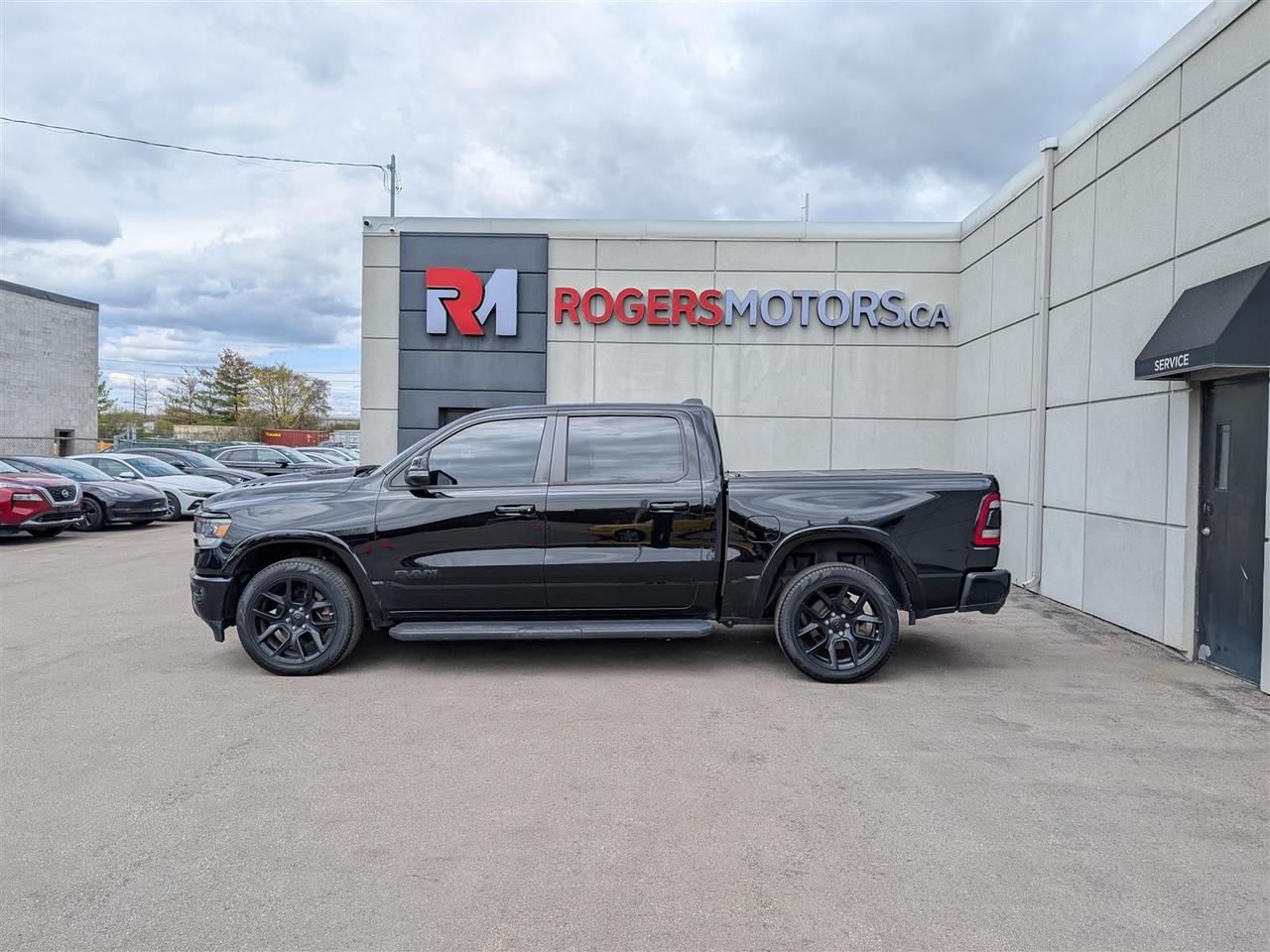 2022 RAM 1500 LARAMIE 4X4 - NAVI - CREW CAB - TECH FEATS Photo