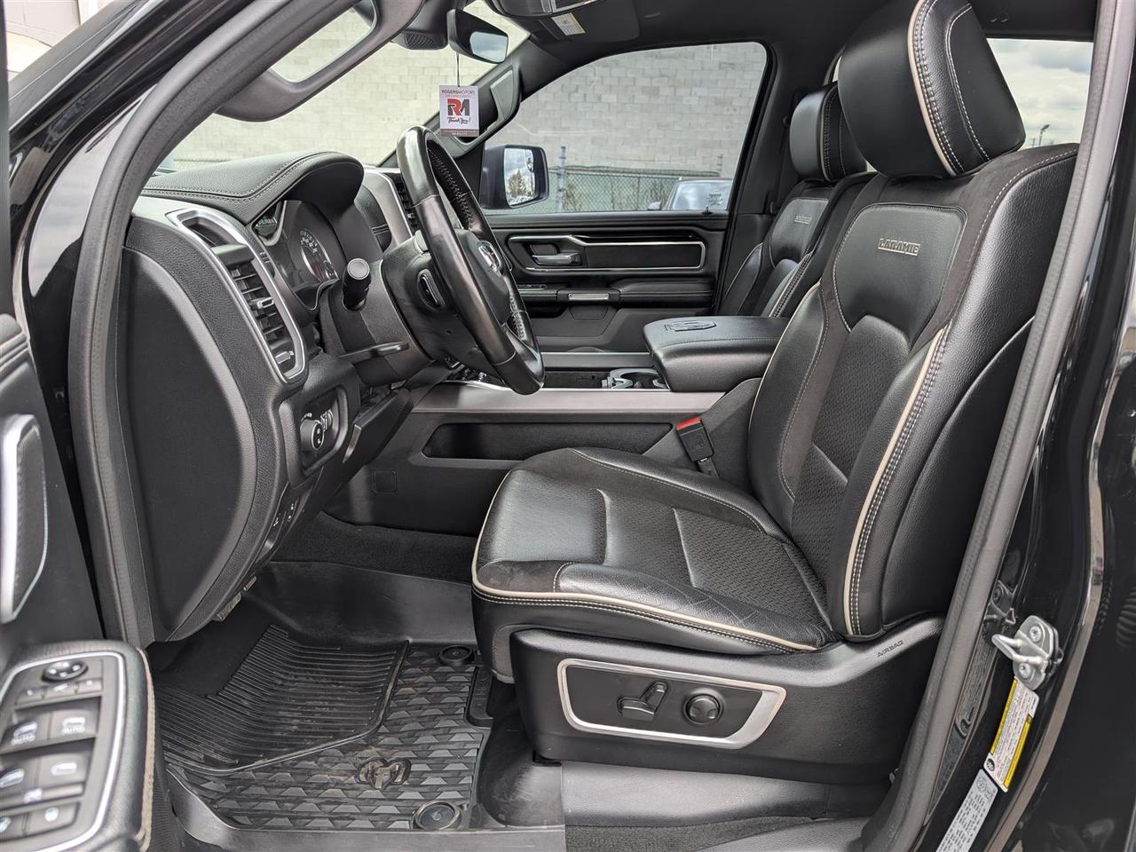 2022 RAM 1500 LARAMIE 4X4 - NAVI - CREW CAB - TECH FEATS Photo