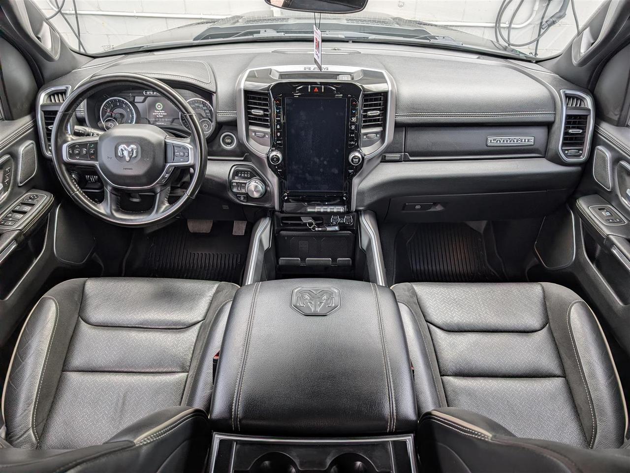 2022 RAM 1500 LARAMIE 4X4 - NAVI - CREW CAB - TECH FEATS Photo